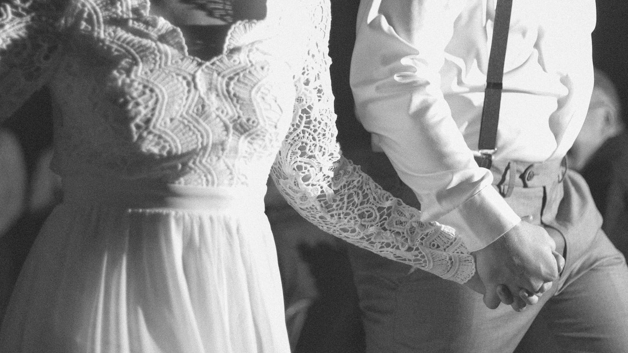 Pros and Cons of Wearing Lace Closure